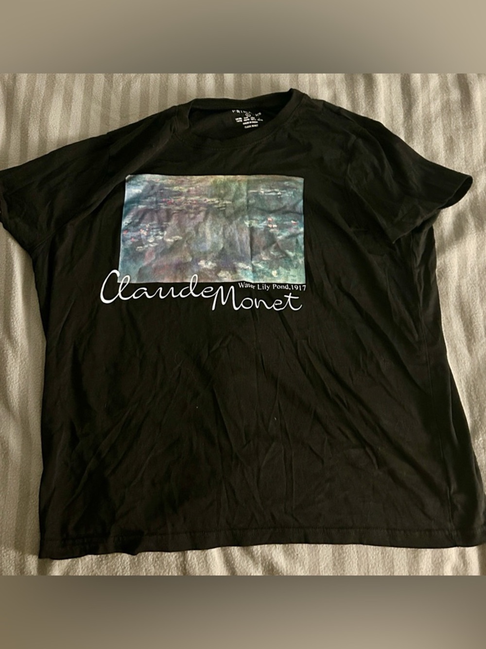 Claude Monet tee, new, black with a large water lily photo. 10/10. From NY